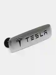 Комплект шильдиков металлических с эмблемой авто "Tesla" и 4 винтовыми креплениями (Пара)