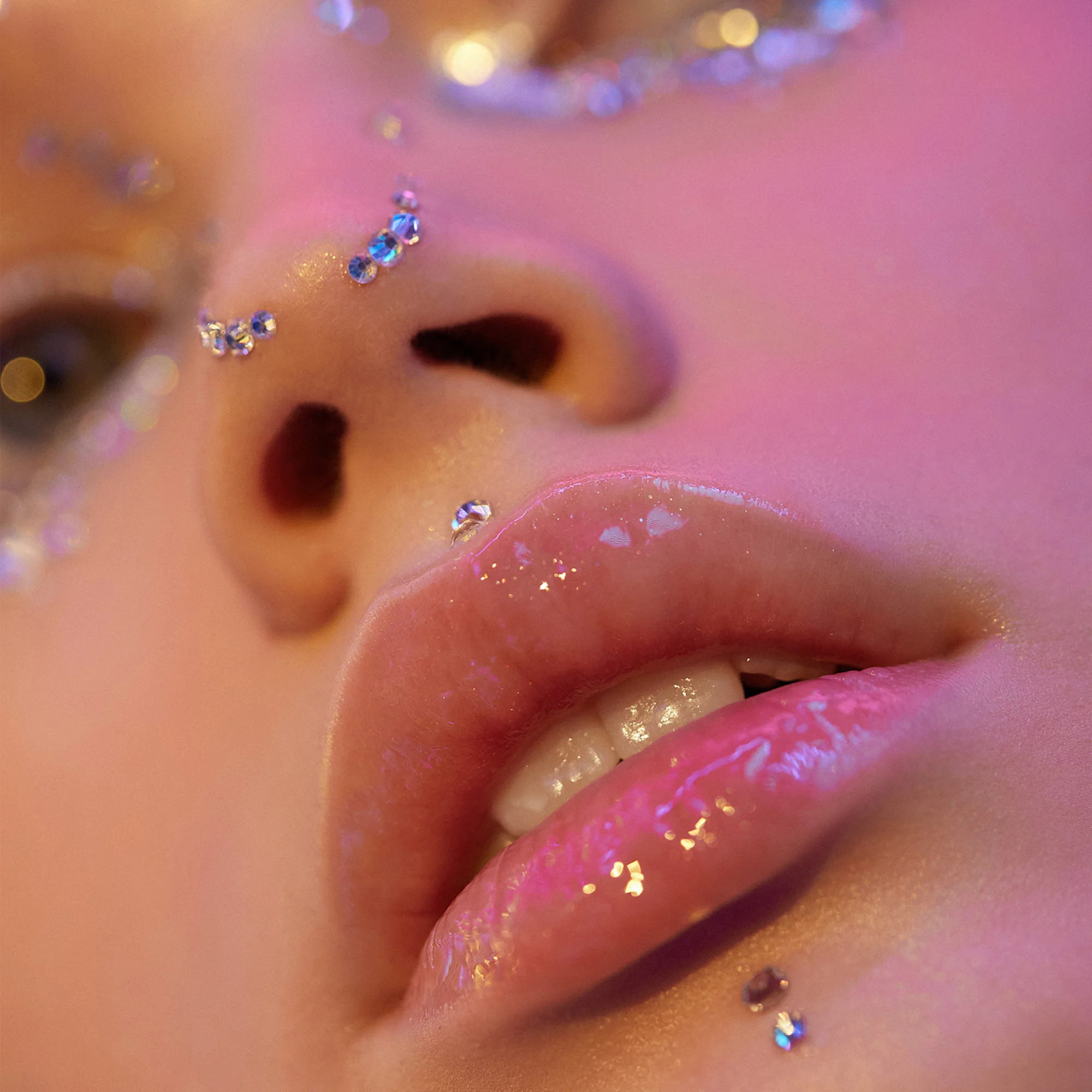 Блеск для объема губ Influence Beauty VOLUME SHOT, тон 01, полупрозрачный фиолетовый, 6 мл