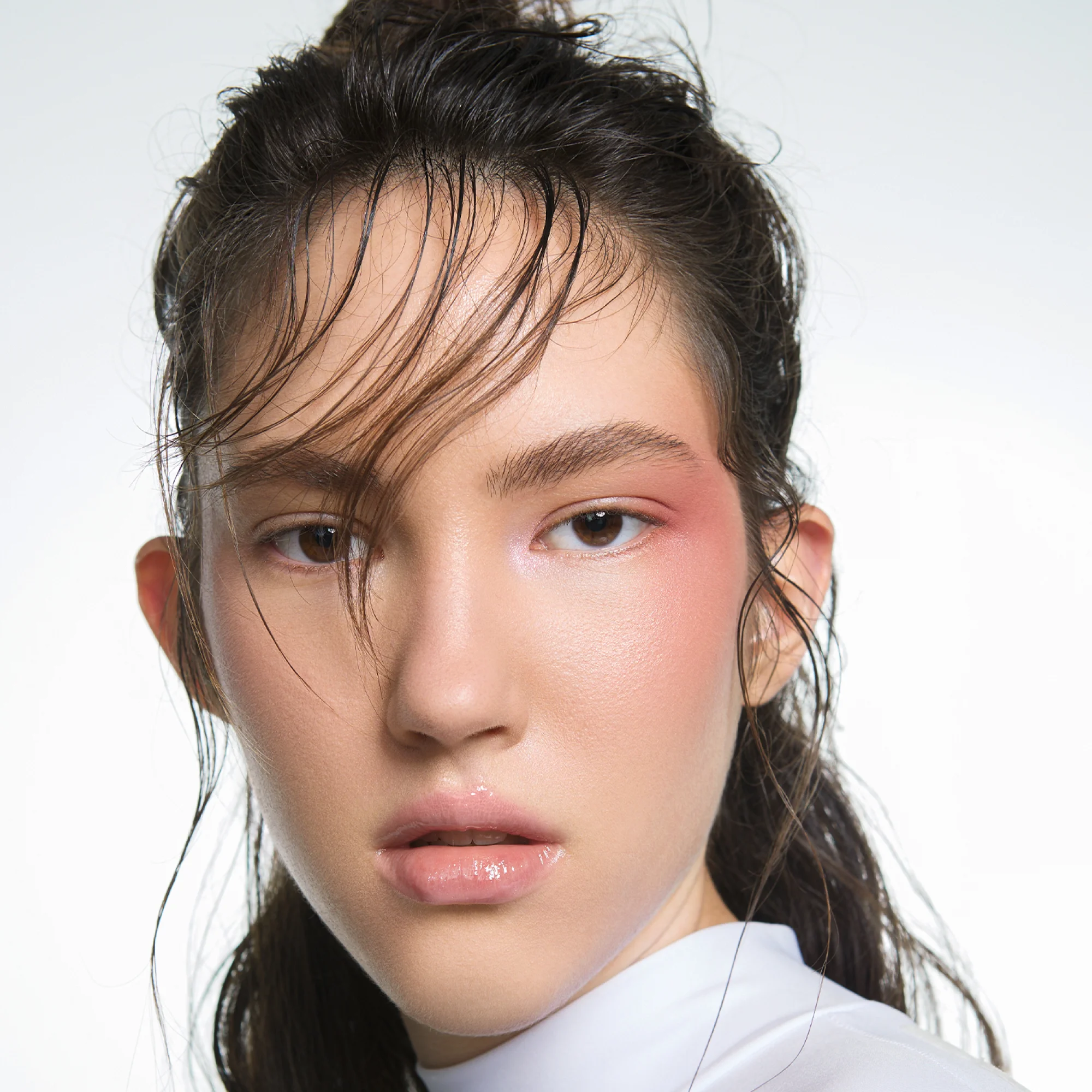 Блеск для губ Influence Beauty PLEXIGLASS, тон 07, полупрозрачный коралловый, 3,5 мл