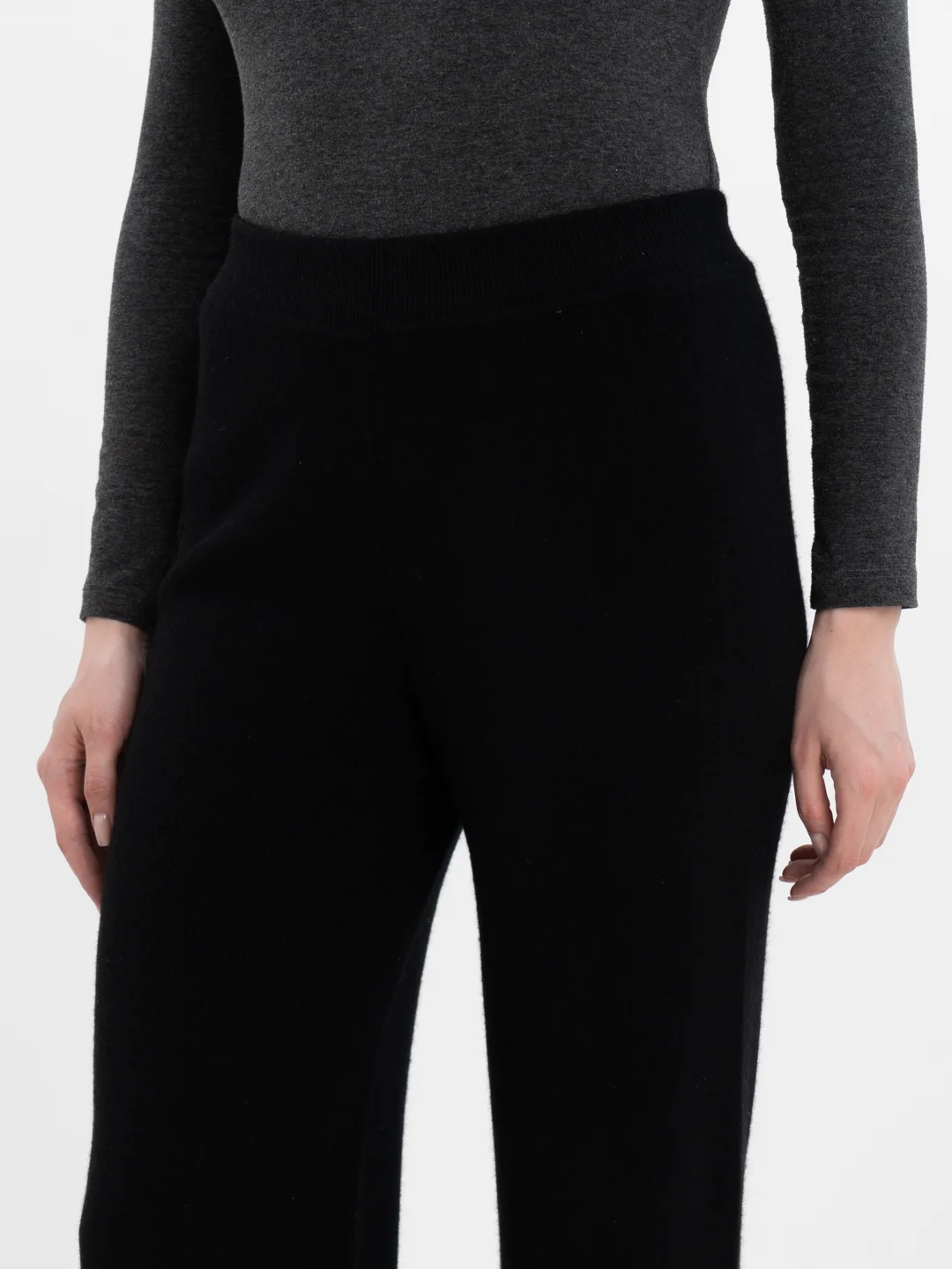 Черные шерстяные брюки на резинке, L- XXL