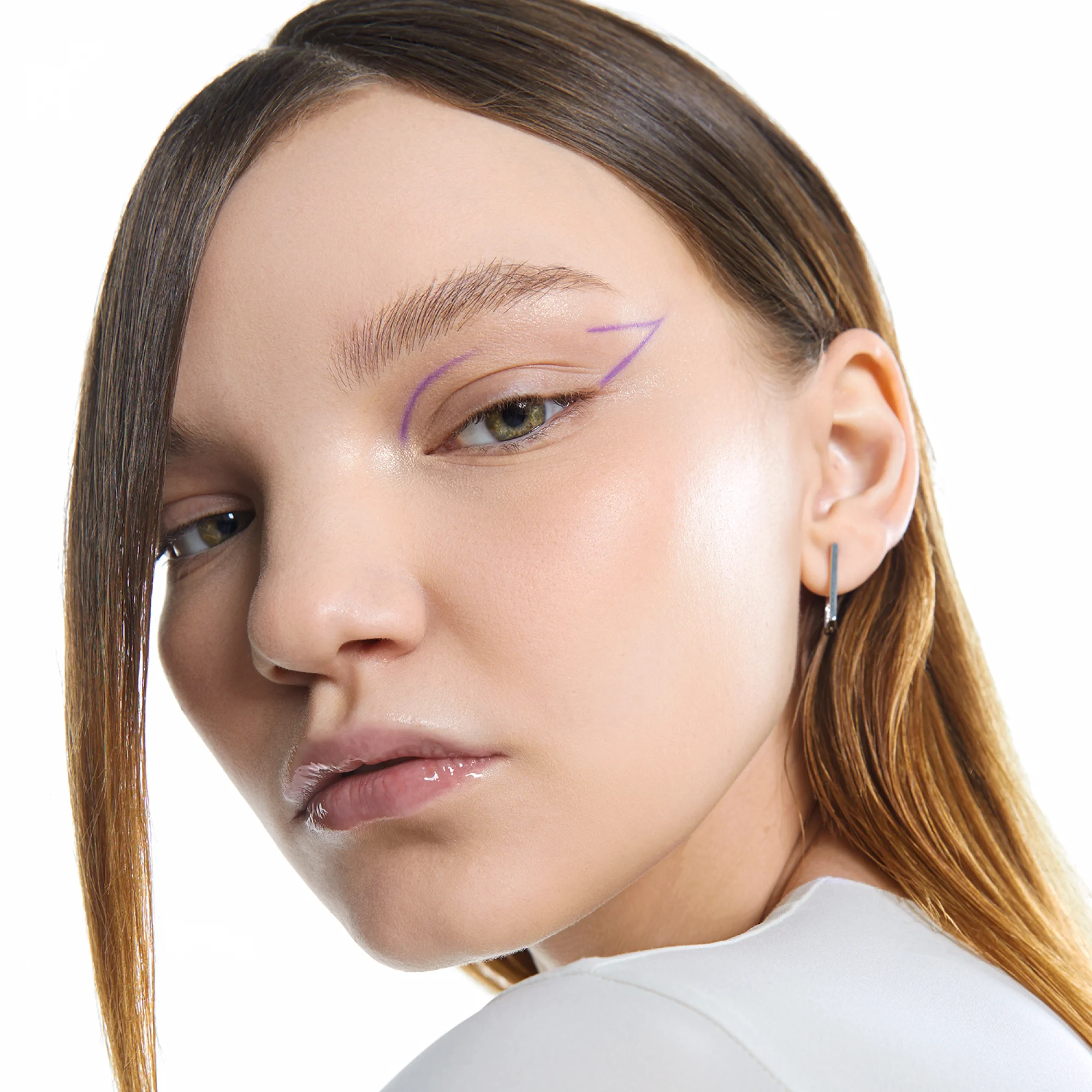 Двухфазное масло для губ Influence Beauty LAVA LIP OIL, тон 04, прозрачный салатовый, 6 мл