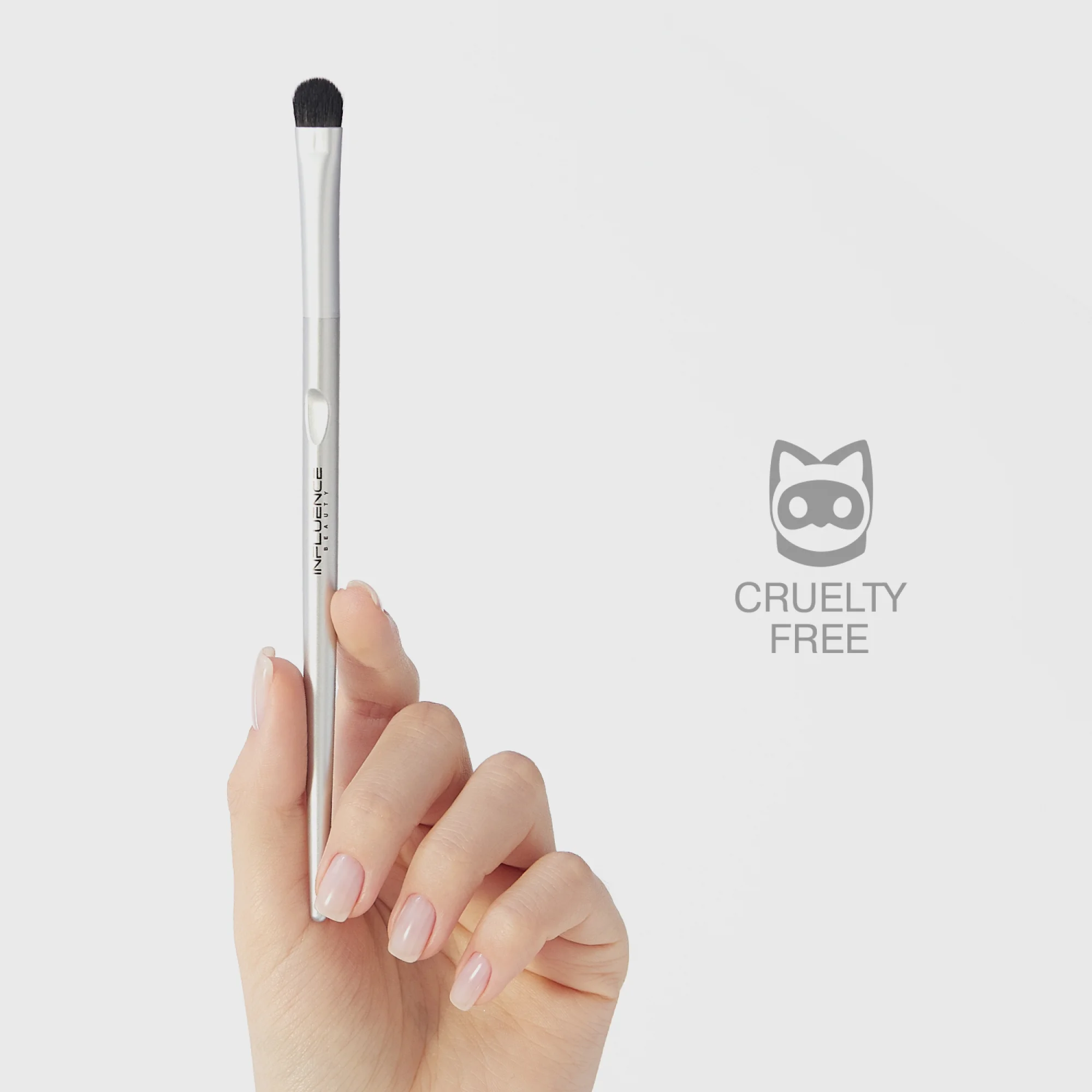 Базовая кисть для теней Influence Beauty "E/BB-12R"