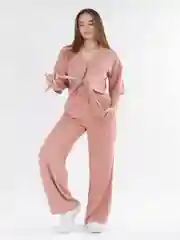 Пудровый костюм женский летний
