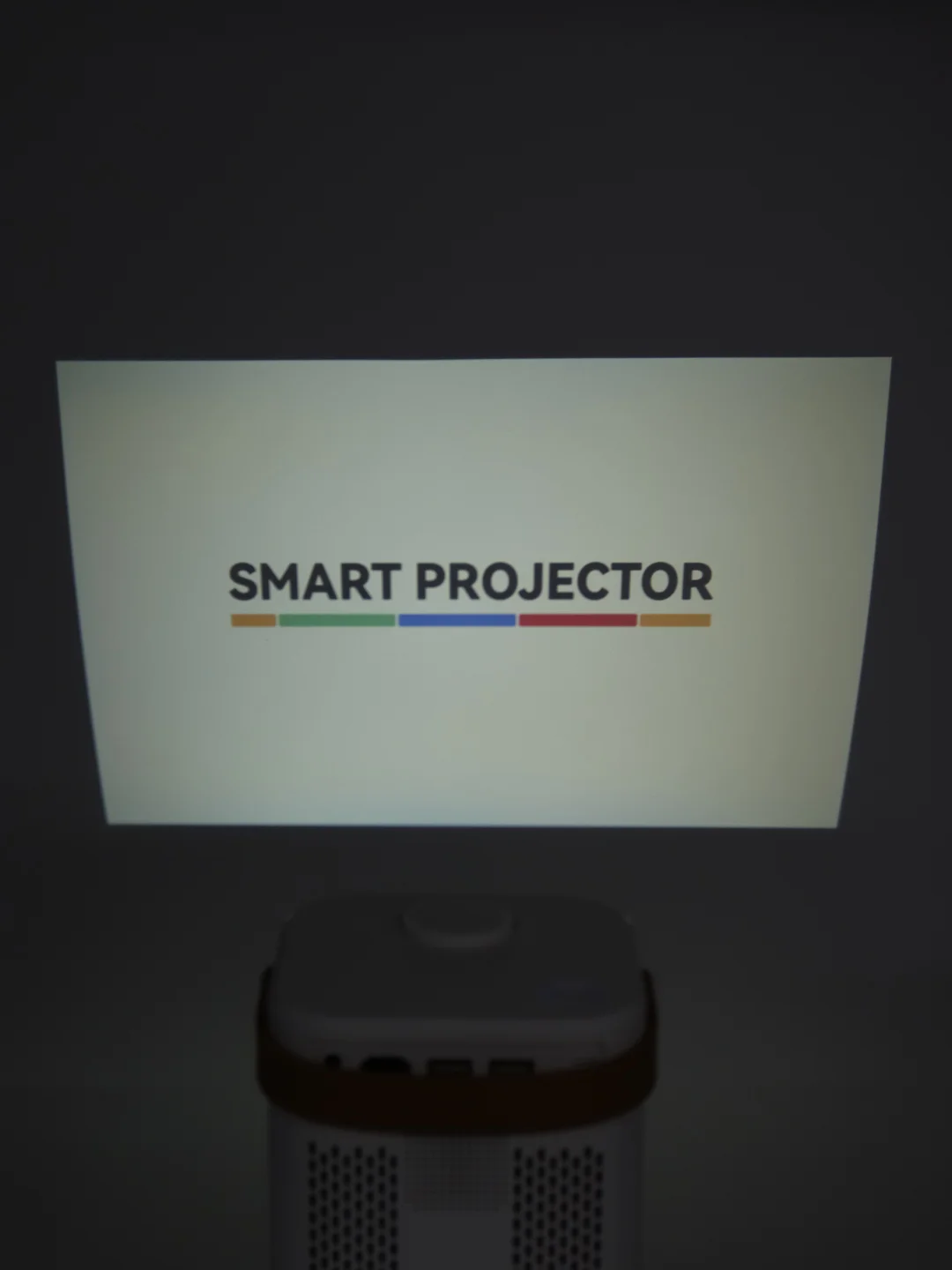 Белый проектор-домашний кинотеатр Frbby P20 PRO c Wi Fi + Bluetooth , 1920x1080 4K HD Android TV