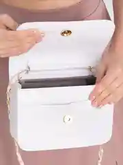 Белый сумка женская маленькая на цепочке