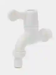 Белый кран водоразборный со штуцером, 1/2" (15 мм), пластик, белый