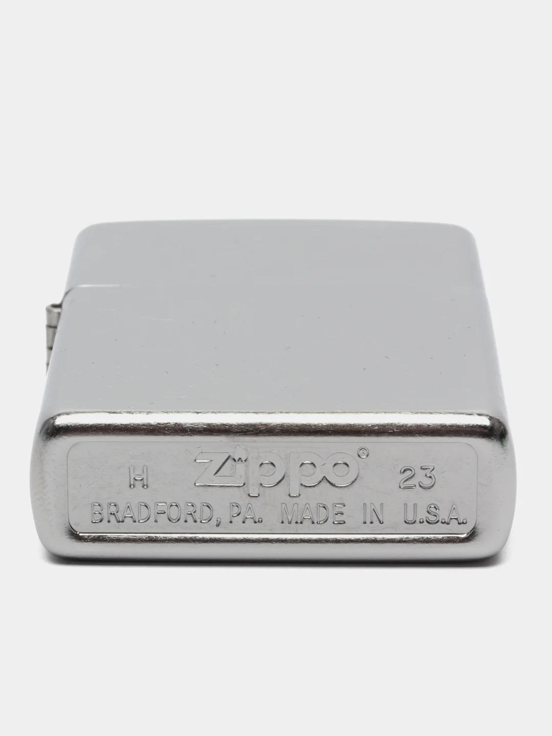Серебряный зажигалка бензиновая ZIPPO 207 Classic с покрытием Satin Chrome