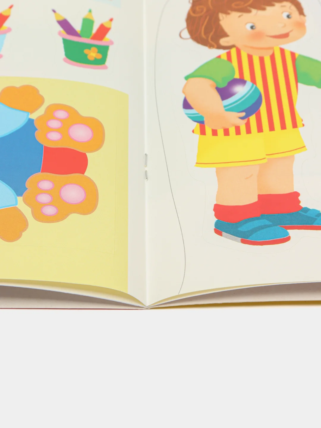 Развивающие книжки с наклейками "Найди отличия" и "Память и внимание" (Набор из 2 книг)