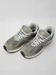 Мужские кроссовки с логотипом New Balance 2002R