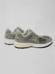 Мужские кроссовки с логотипом New Balance 2002R