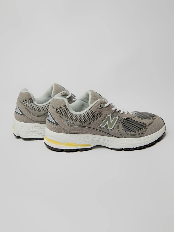 Мужские кроссовки с логотипом New Balance 2002R