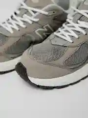 Мужские кроссовки с логотипом New Balance 2002R