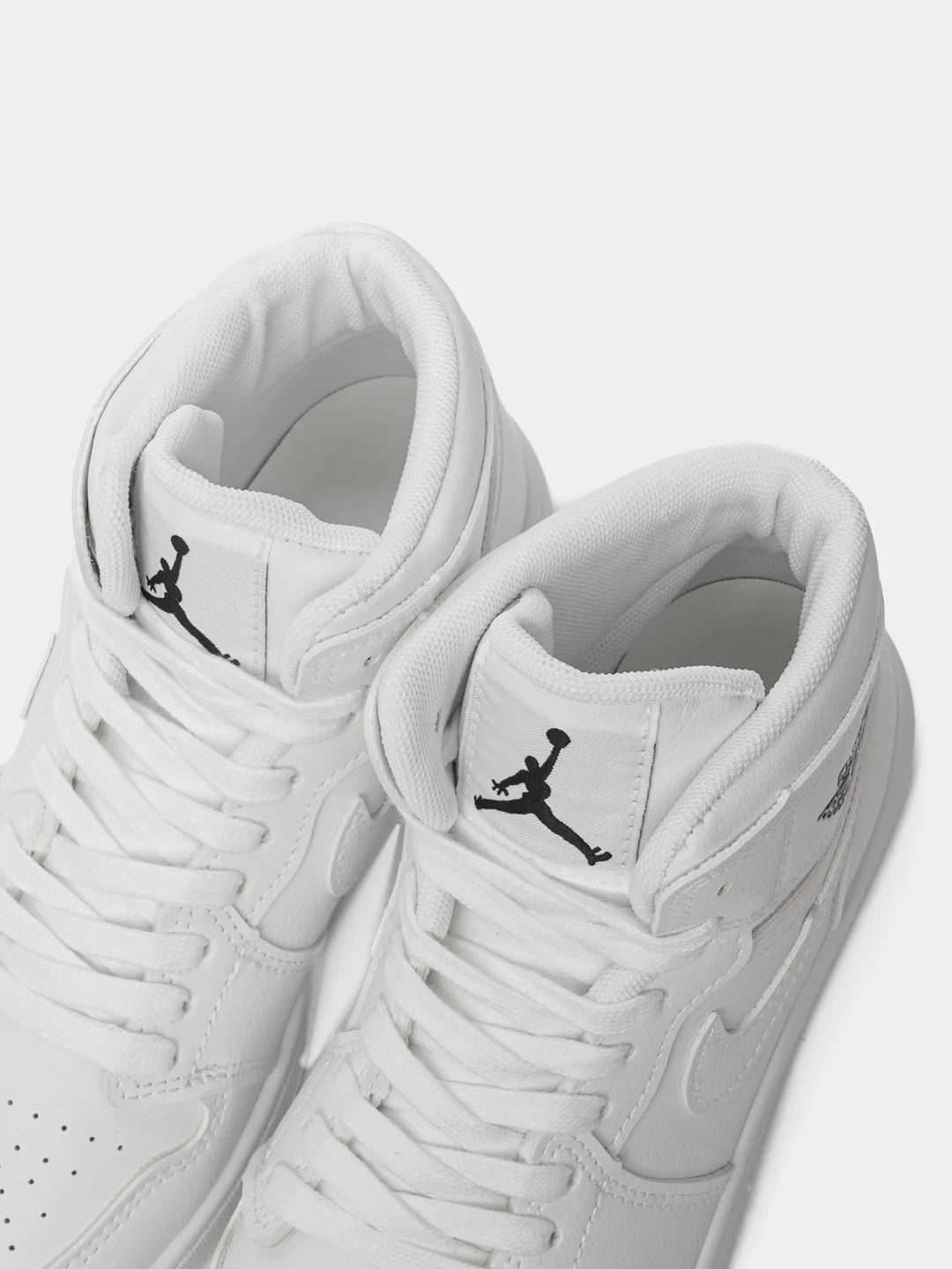 Белый кроссовки женские высокие Nike, Air Jordan