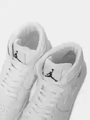 Белый кроссовки женские высокие Nike, Air Jordan