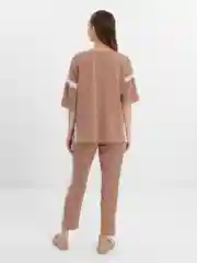 Бежевый женский костюм двойка