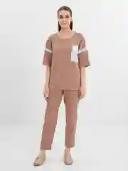 Бежевый женский костюм двойка