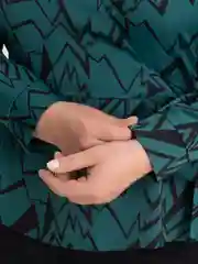 Тёмно-зелёный костюм женский брючный больших размеров