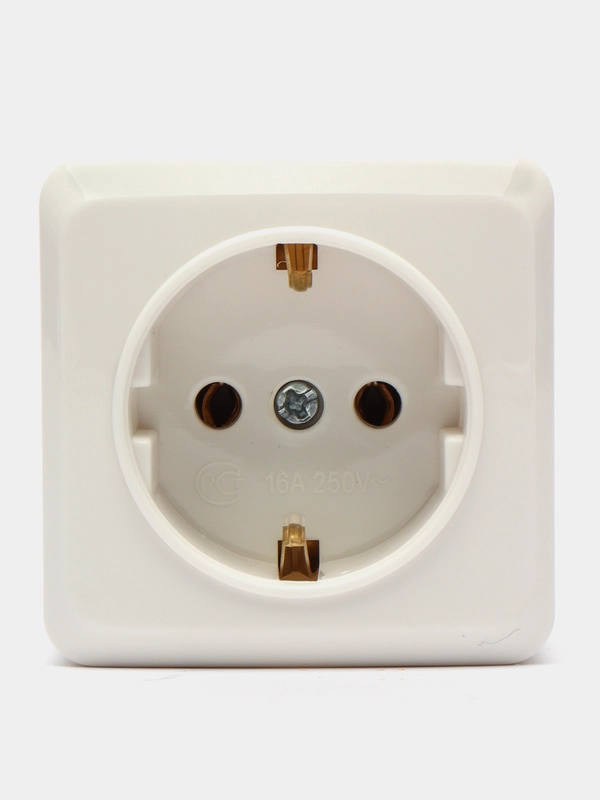 Розетка одноместная Luazon Lighting "Лига", 16 А, накладная, с з/к, белая