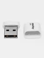 Белый флеш-накопитель USB 2.0 Smartbuy 32GB LARA
