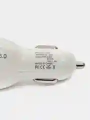Белый автомобильное зарядное устройство 2 USB / Зарядка в прикуриватель для телефона