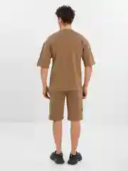 Горчичный костюм мужской футболка шорты