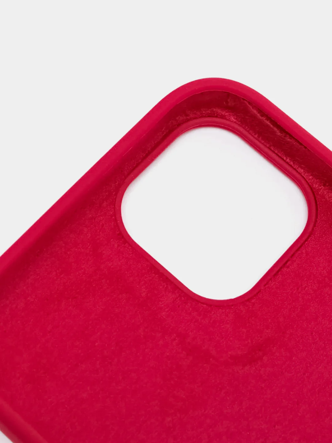 Вишнёвый чехол Silicone Case для iPhone 13 с закрытым низом