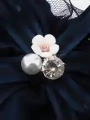 Белый бант на резинке - 6см