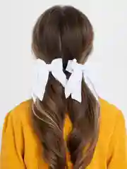 Молочный банты школьные на зажимах