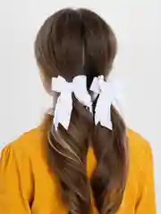 Молочный банты школьные на зажимах