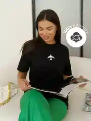 Черный футболка женская хлопок оверсайз с принтом самолет