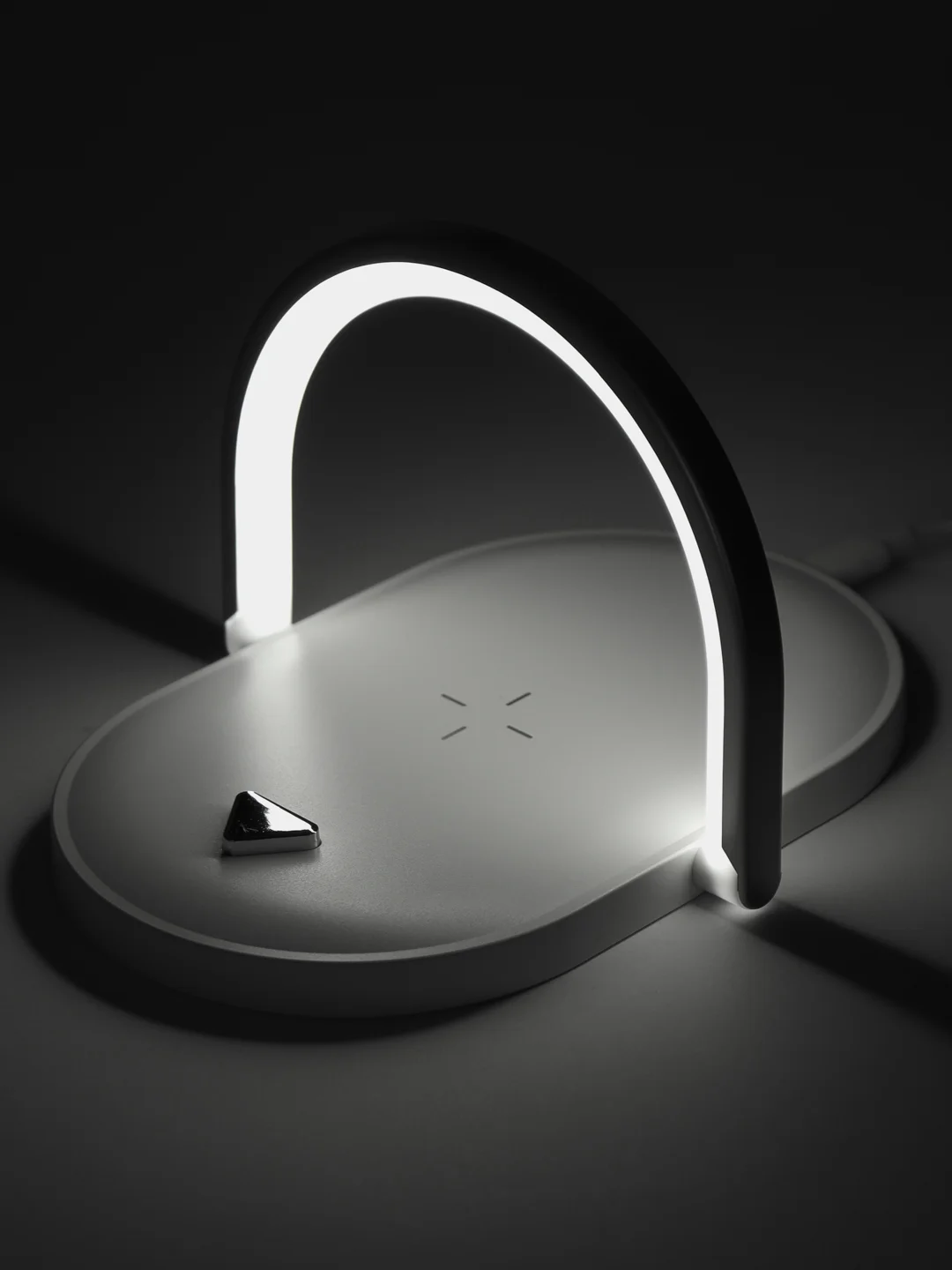Белый ночник с беспроводной зарядкой для смартфона, LED-ночник с беспроводной зарядкой