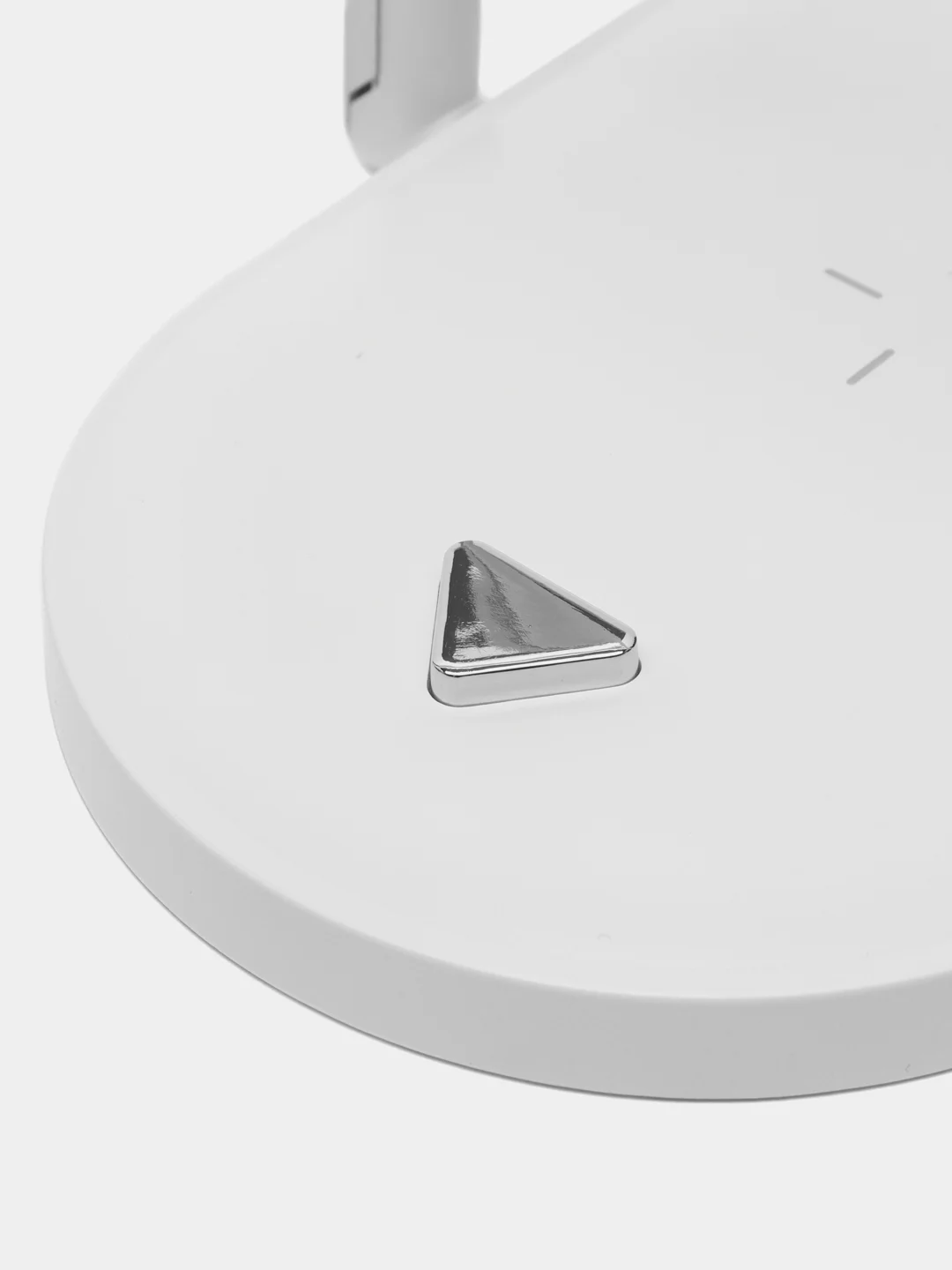 Белый ночник с беспроводной зарядкой для смартфона, LED-ночник с беспроводной зарядкой