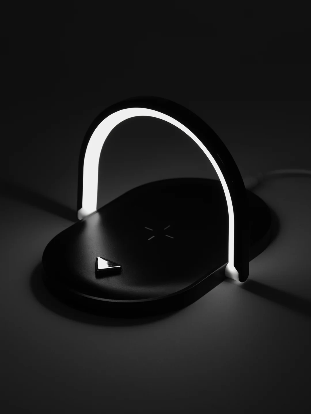Черный ночник с беспроводной зарядкой для смартфона, LED-ночник с беспроводной зарядкой