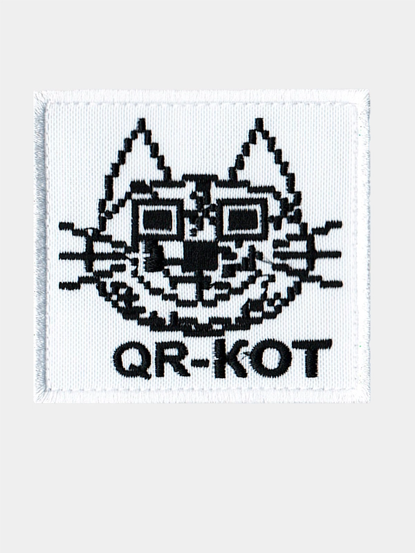 Нашивка шеврон на одежду QR-кот, на липучке