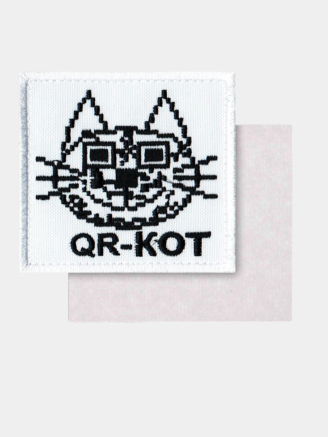 Белый нашивка шеврон на одежду QR-кот, на липучке