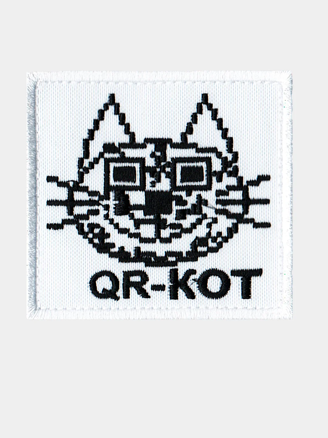 Белый нашивка шеврон на одежду QR-кот, на липучке