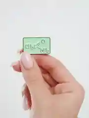 Желтый металлический значок "Химия"
