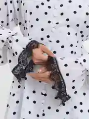 Молочный платье женское с рюшами