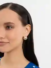 Золотой серьги металлические.гвоздик