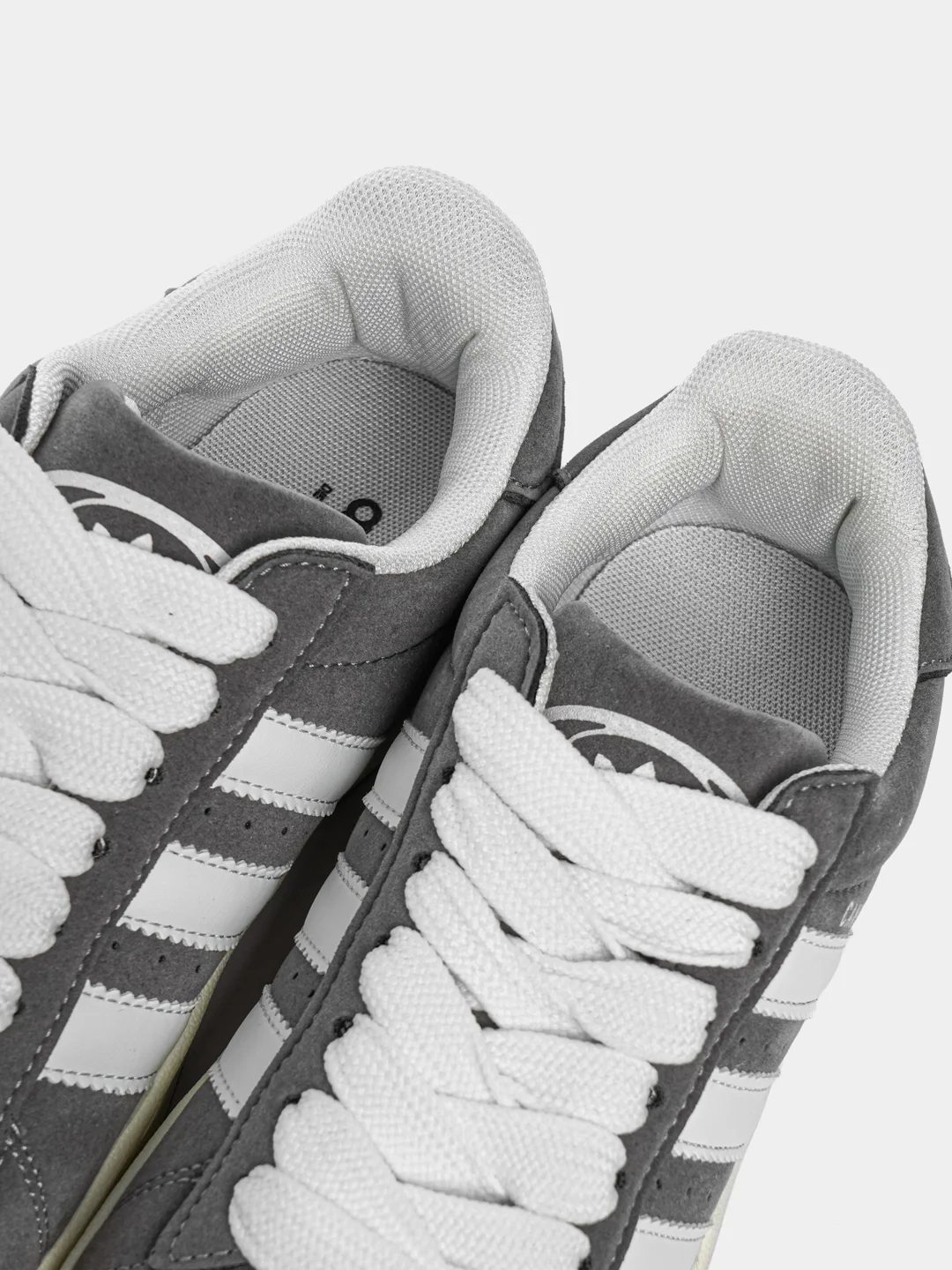 Тёмно-серый женские кроссовки с логотипом Adidas Campus