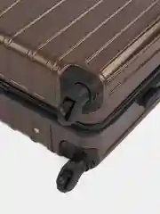 Шоколадный пластиковый чемодан на колесах с кодовым замком