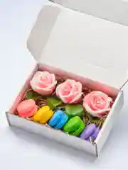 Мыло ручной работы "Розы и макаруны"