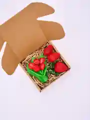 Мыло ручной работы "Красный тюльпан и клубника"