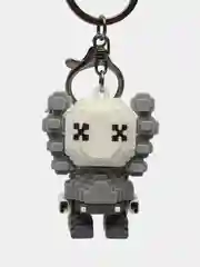 Коричневый брелок-игрушка Kaws для ключей, сумки, рюкзака