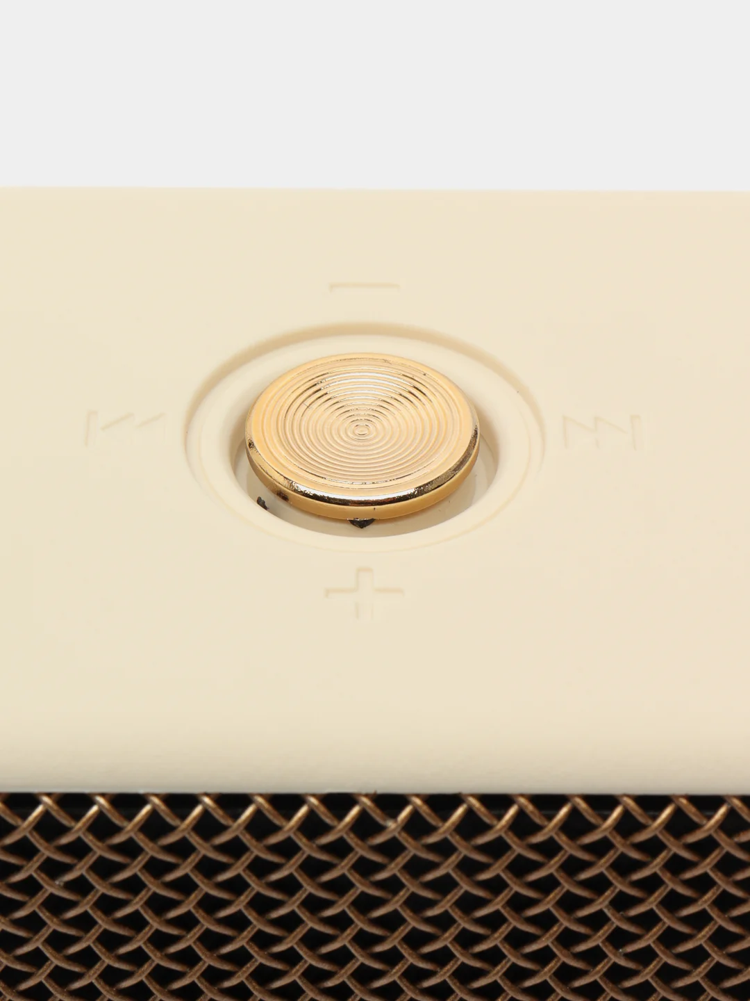 Бежевый портативная bluetooth колонка Marshall Emberton