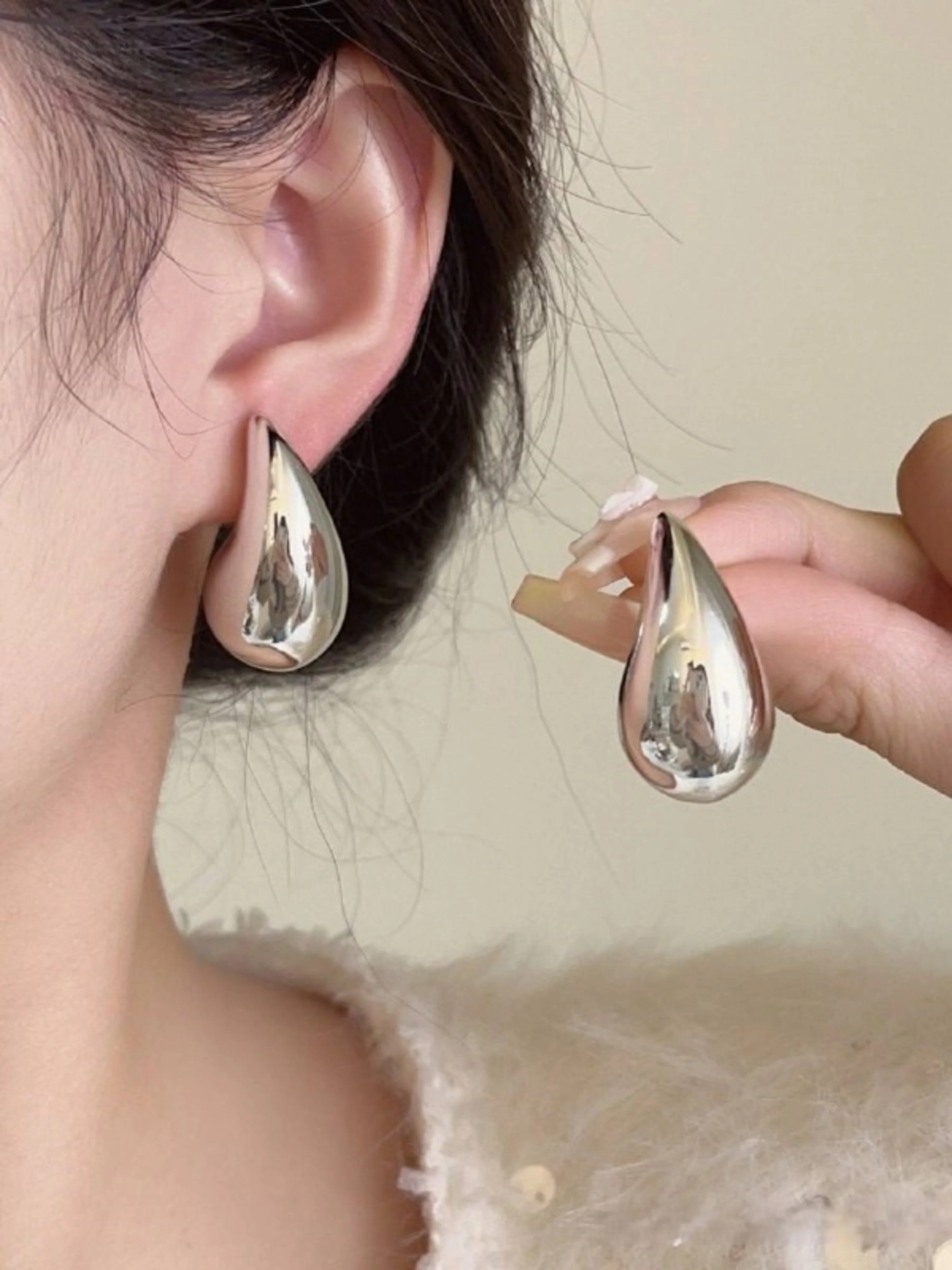 Серый серьги капли женские, крупные гвоздики, под серебро и золото, бижутерия