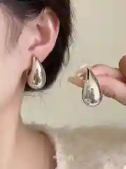 Серый серьги капли женские, крупные гвоздики, под серебро и золото, бижутерия