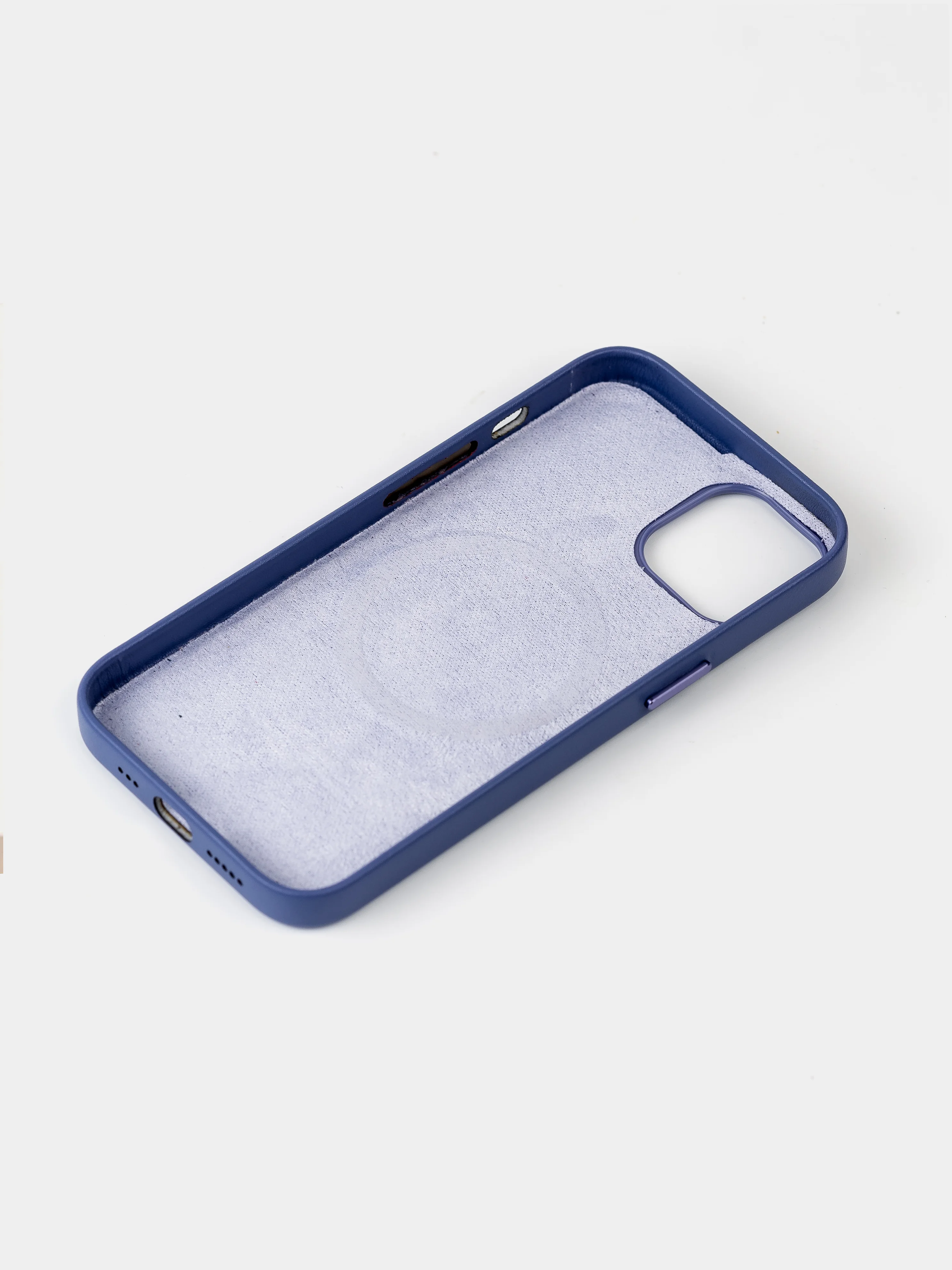 Голубой кожаный чехол для iPhone 14 Leather Case с MagSafe