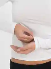 Белый лонгслив женский облегающий
