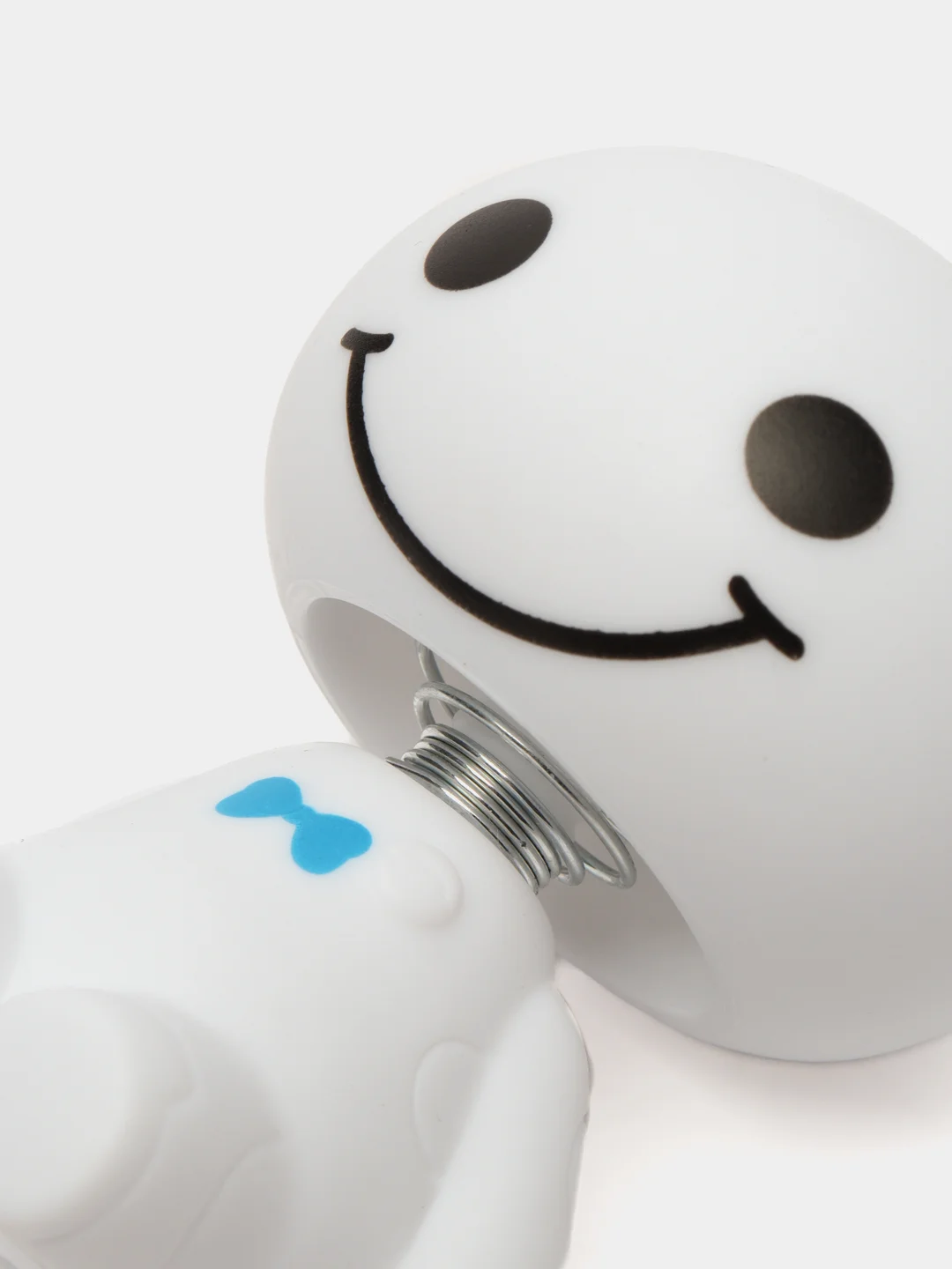Белый игрушка на панель автомобиля Baymax